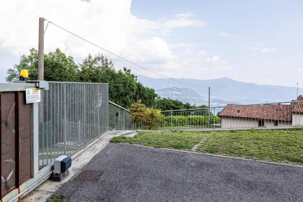 La Dolce Vita - Vista Lago E Piscina Parzanica Extérieur photo